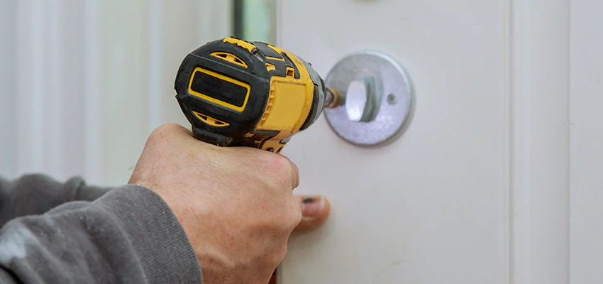 Street Locksmith For Smart Lock Repair in Staten Island, NY